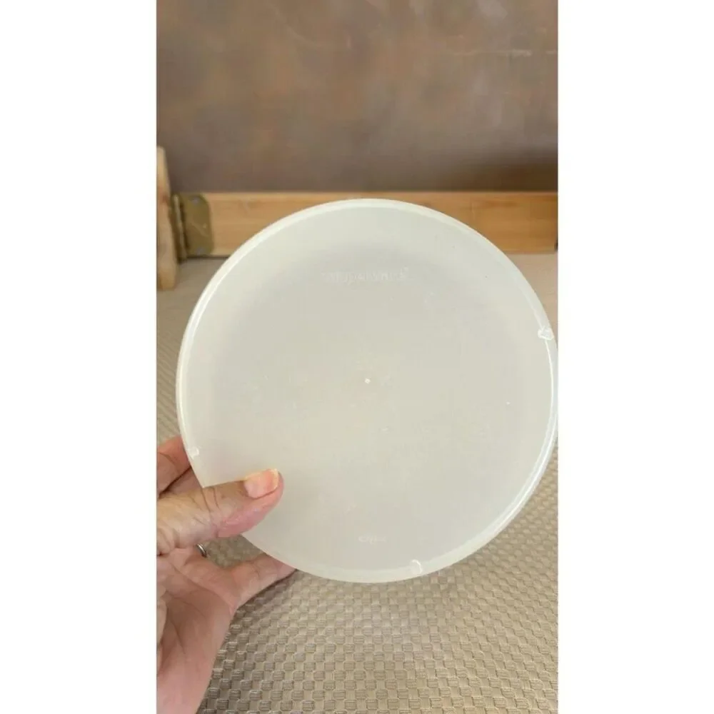 Tupperware Stuffable Bowl Large Deep Round 8 Cups  Light Blue  Round Lid